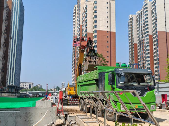 深基坑开挖土石方外运.png